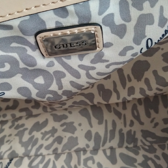 GUESS Handbag - Picture 6 of 8